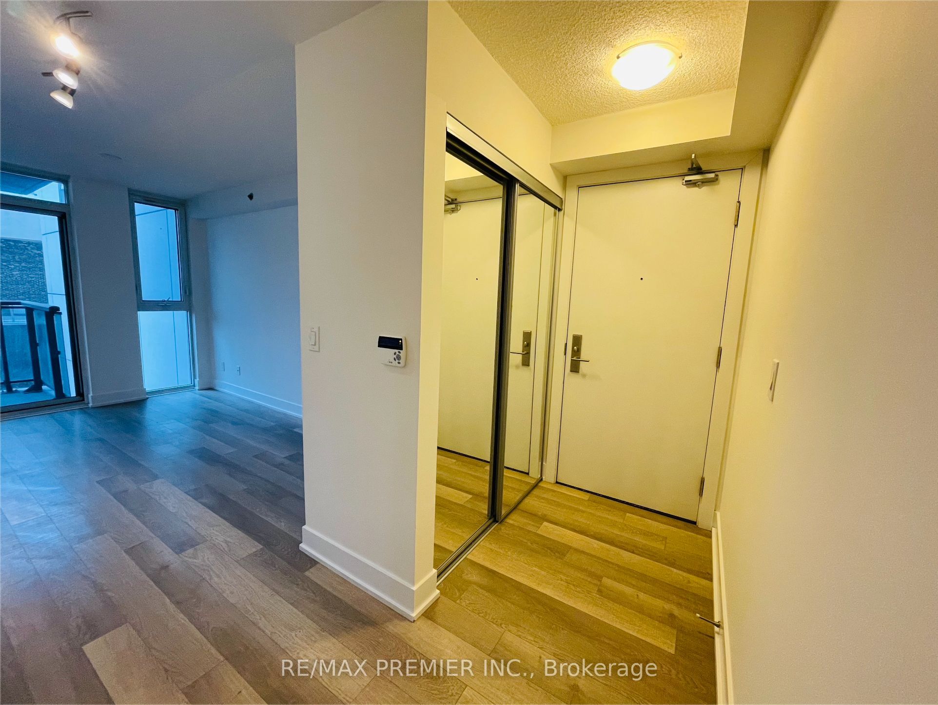 Additional image 4 of 708-318 Richmond Street W, Toronto, ON, M5V 0B4