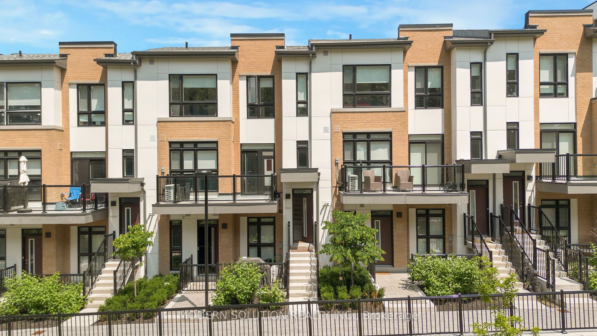 208-155 Canon Jackson Drive, Toronto, ON, M6M 0E1