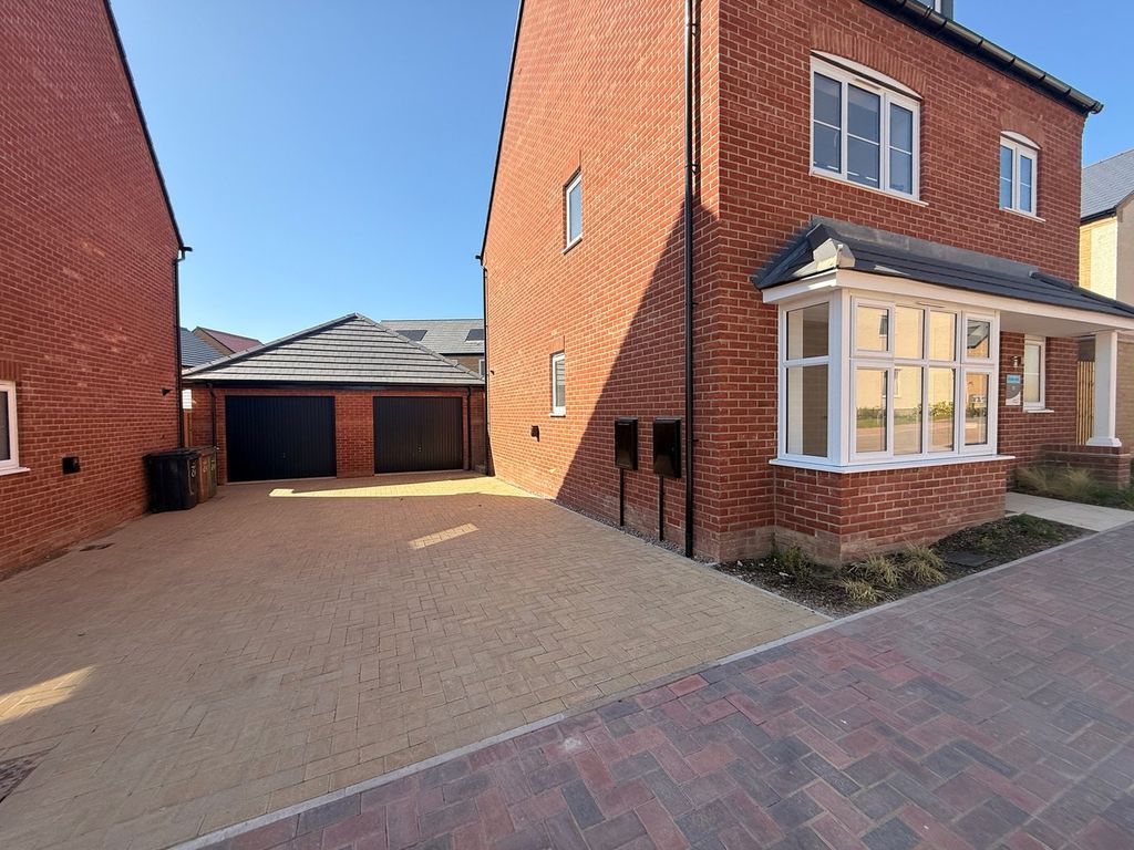 Additional image 22 of 4 bed detached house to rentCelandine Gardens, Priors Hall Park, Corby NN17