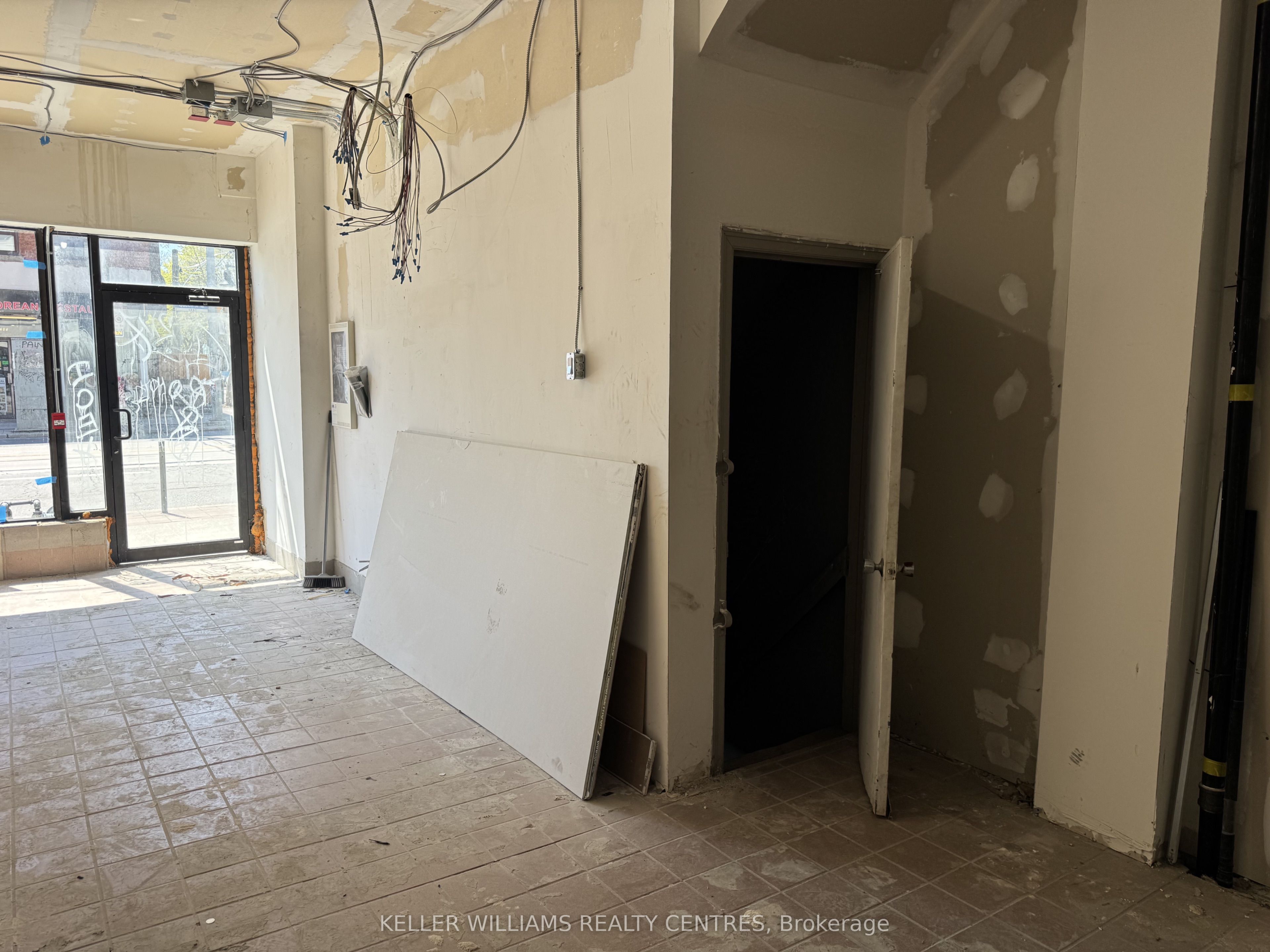Additional image 4 of A-1402 Queen Street W, Toronto, ON, M6K 1L9