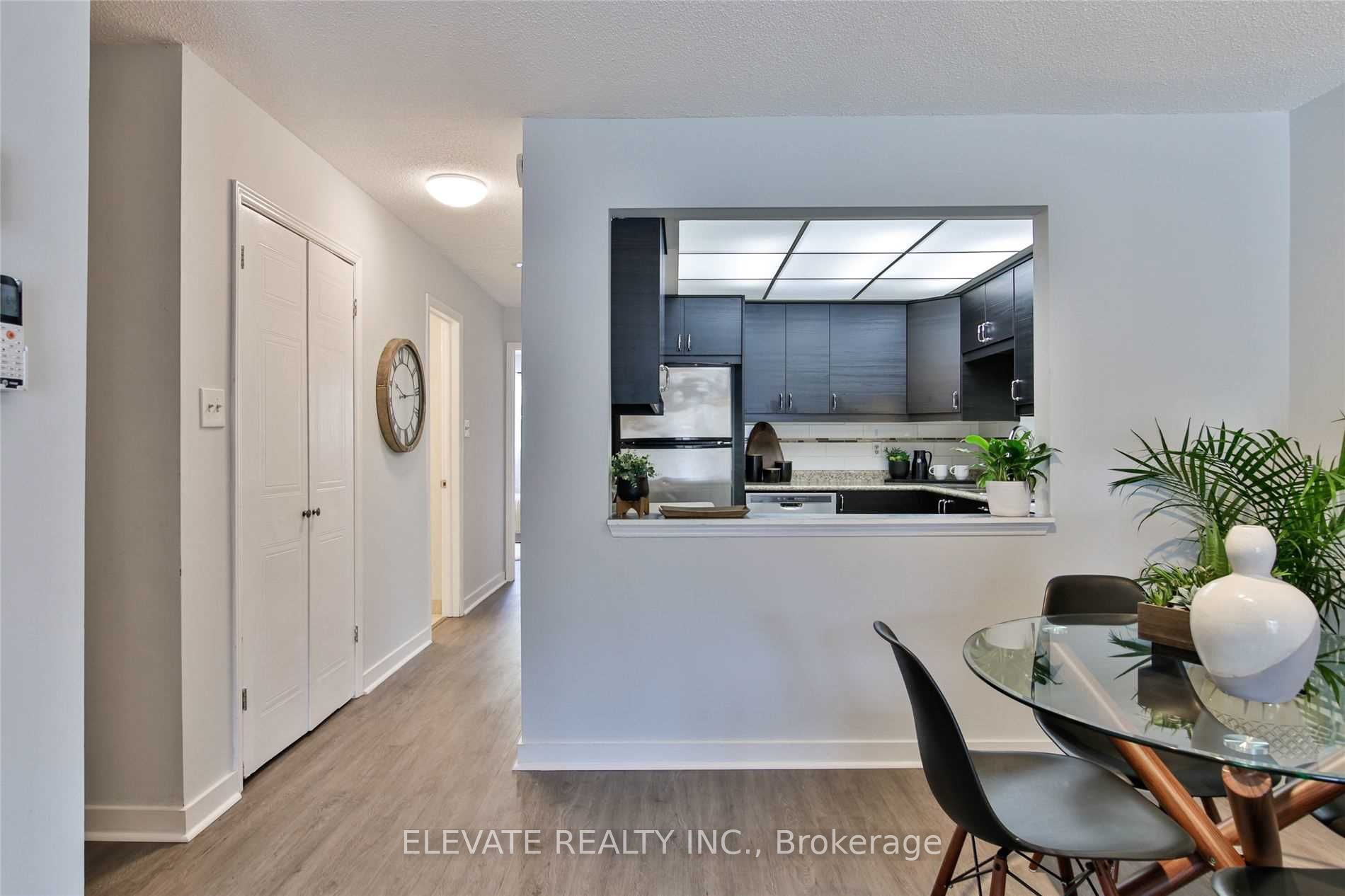 Additional image 6 of 2131 Dufferin Street, Toronto, ON, M6E 3R3