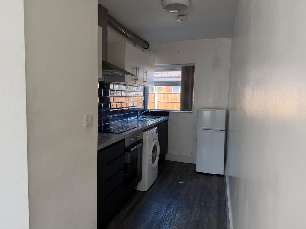 Additional image 7 of 8 bed flat to rentComberton Road, Kidderminster DY10