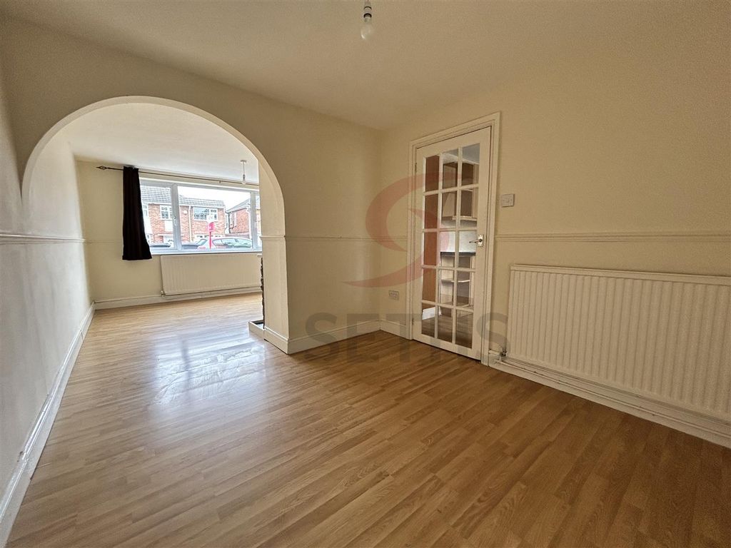 Additional image 4 of 3 bed semi-detached house to rentFerndale Road, Thurmaston, Leicester LE4