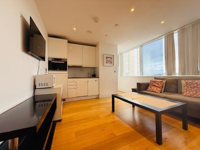 1 bed flat to rentHigh Street, Slough SL1
