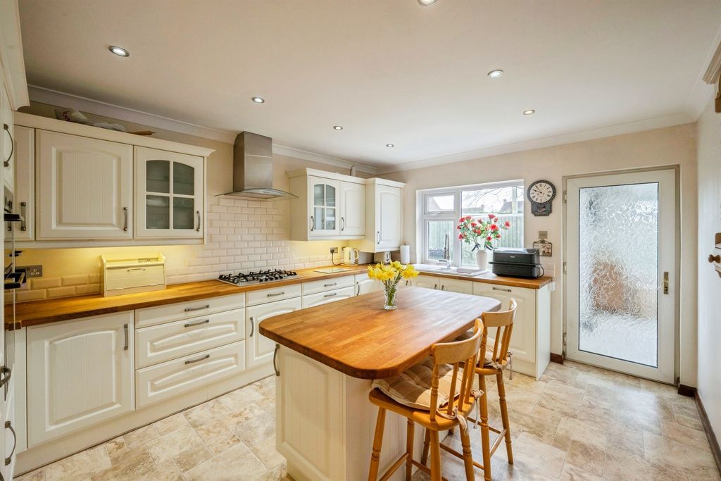 Additional image 3 of 4 bed detached bungalow for saleHigh Street, Broughton, Brigg DN20