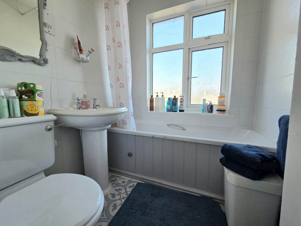 Additional image 8 of 3 bed semi-detached house for saleRegent Street, Leighton Buzzard LU7