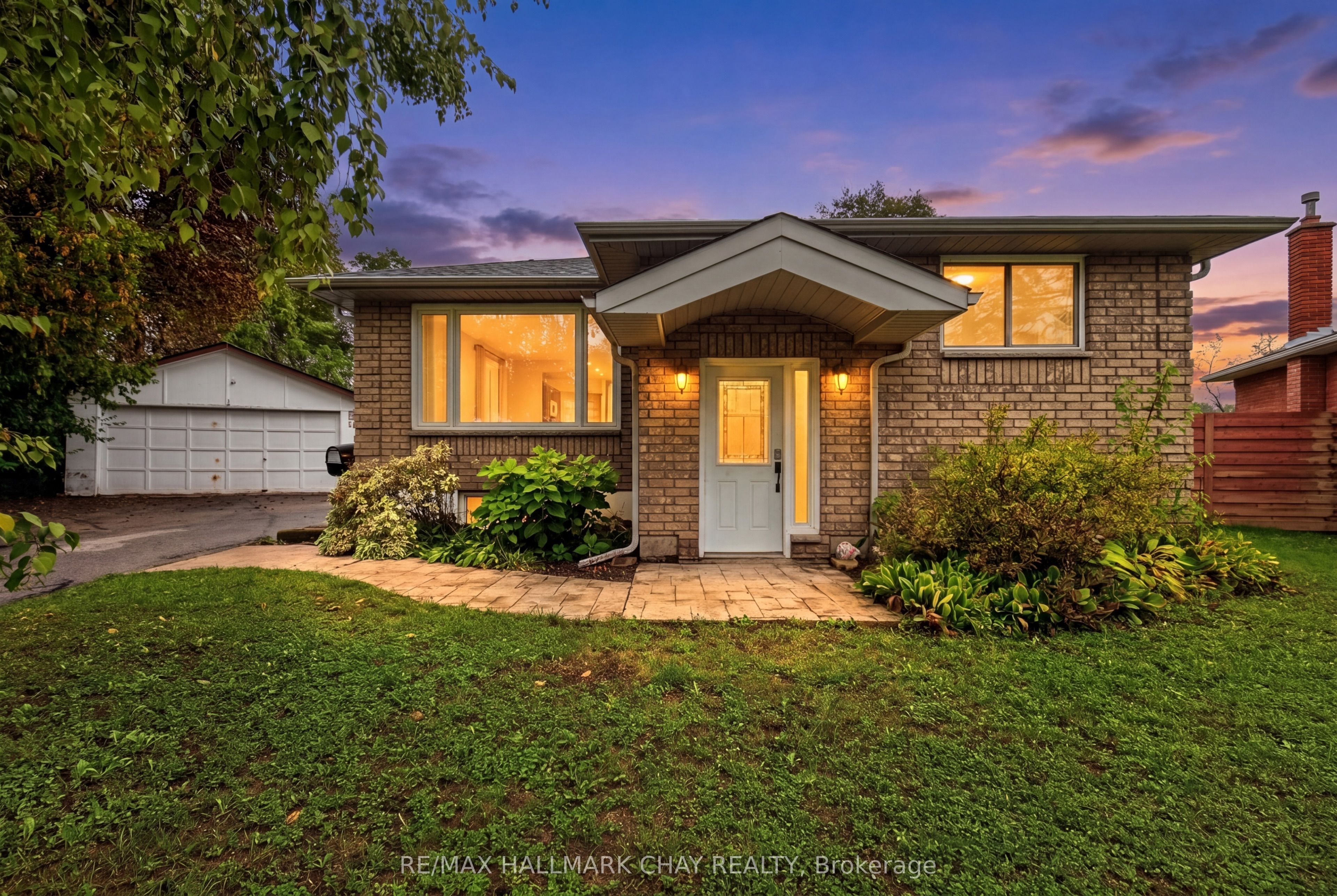 29 Oakley Park Square, Barrie, ON, L4M 2K2