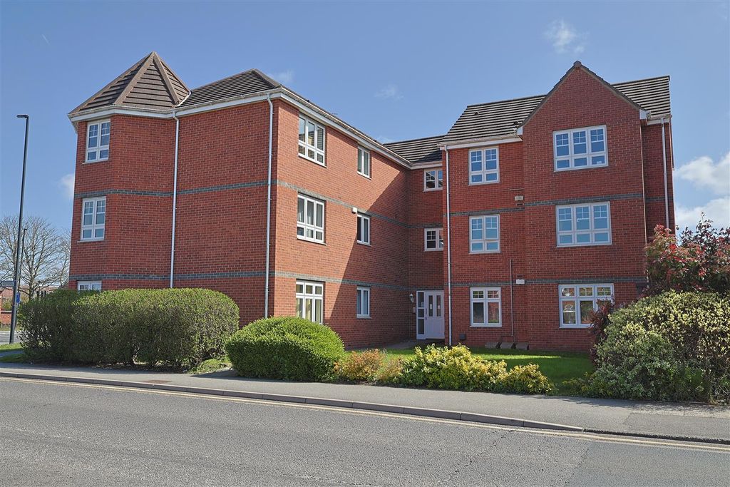 2 bed flat to rentOxford Close, Longbenton, Newcastle Upon Tyne NE12