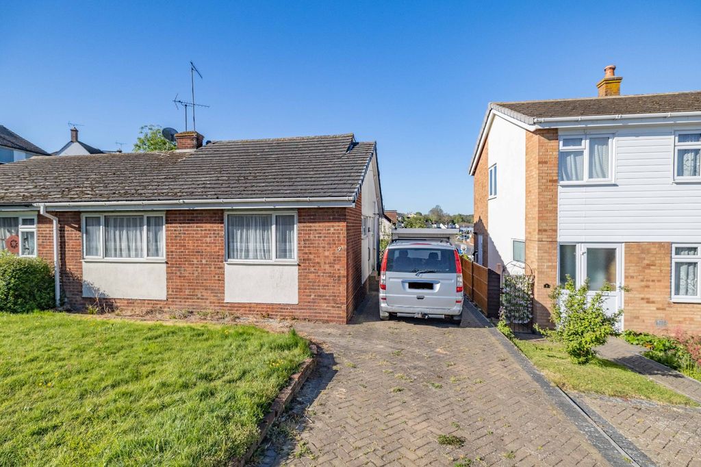 4 bed bungalow for saleBysing Wood Road, Faversham, Kent ME13