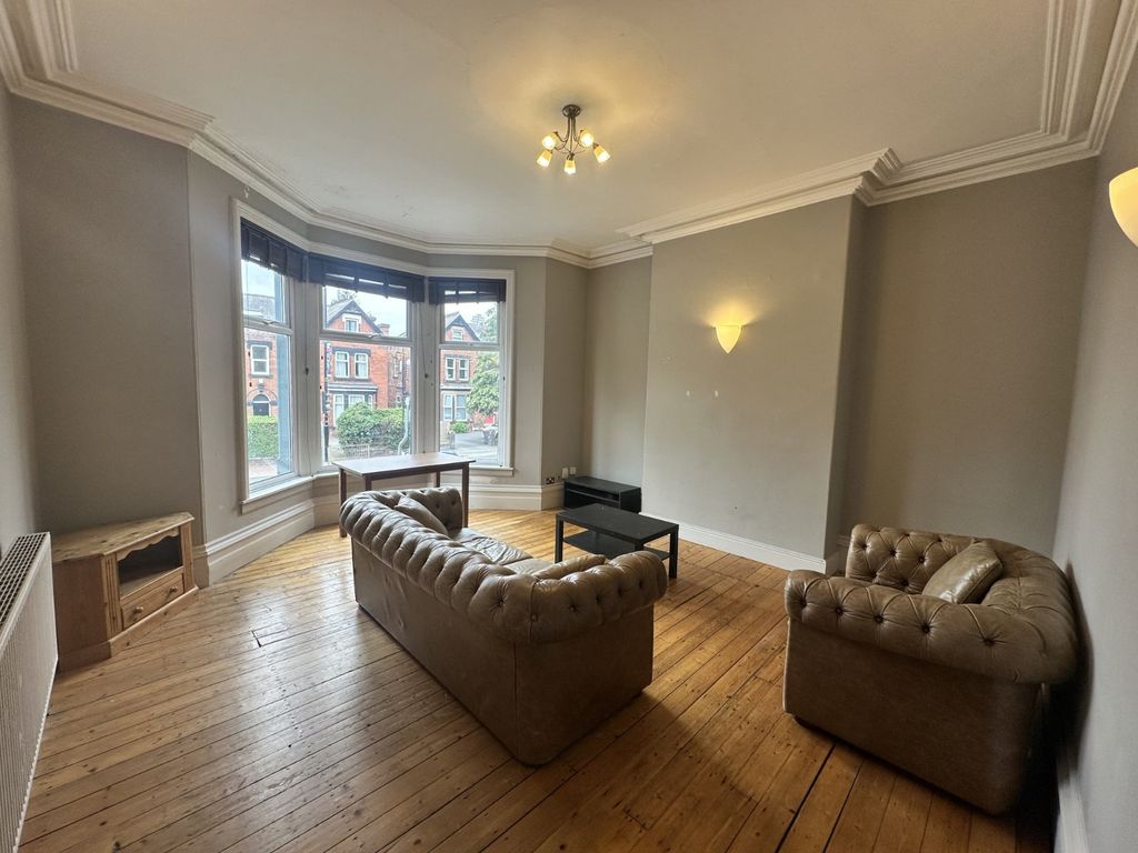 Additional image 2 of 2 bed flat to rentSt. Michaels Grove, Headingley, Leeds LS6