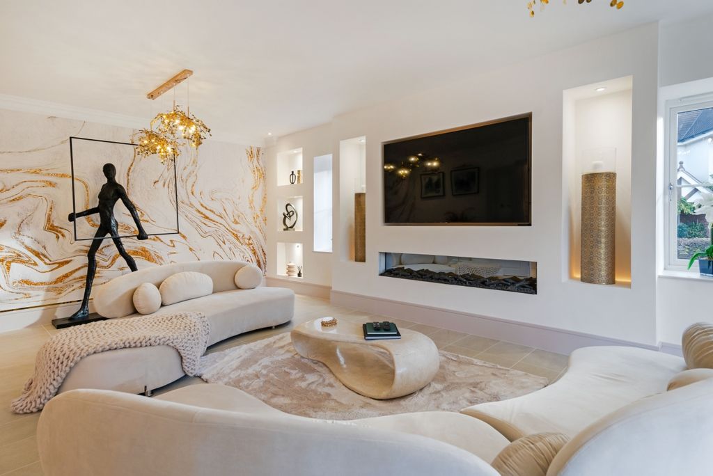 Additional image 8 of 5 bed detached house to rentCoppice Vale, Felbridge, East Grinstead RH19
