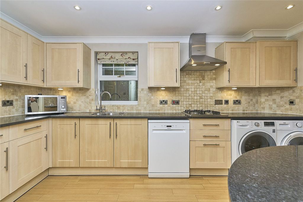 Additional image 17 of 4 bed detached house to rentSaint Andrews Gardens, Cobham, Surrey KT11