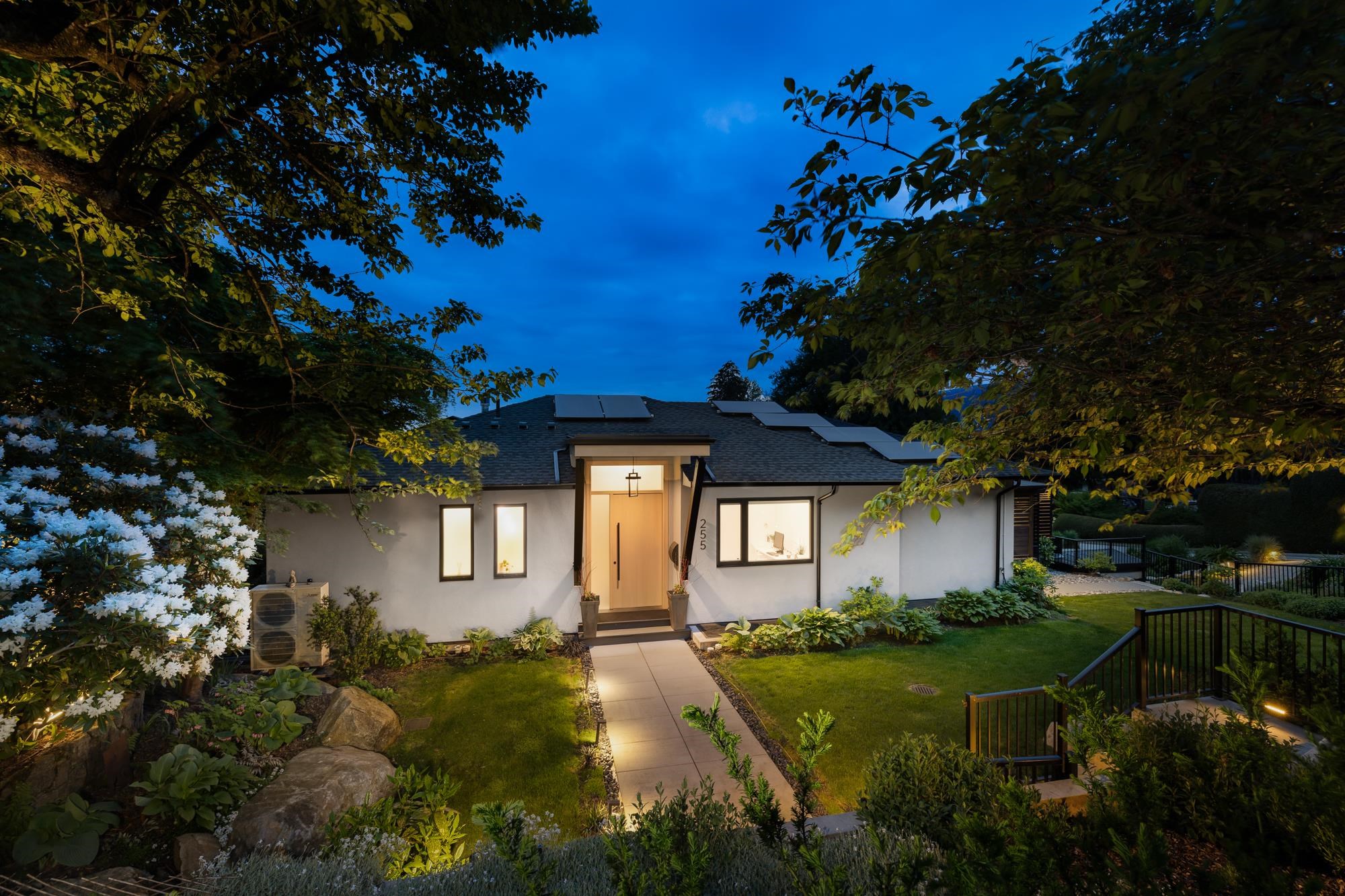 Additional image 2 of 255 Sandringham Crescent, North Vancouver, BC, V7N 2R7