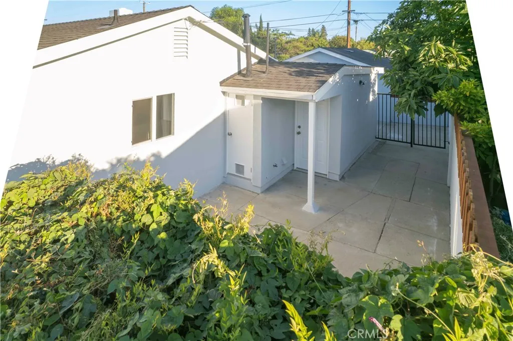 Additional image 4 of 22336 Saticoy St, Canoga Park, CA 91303