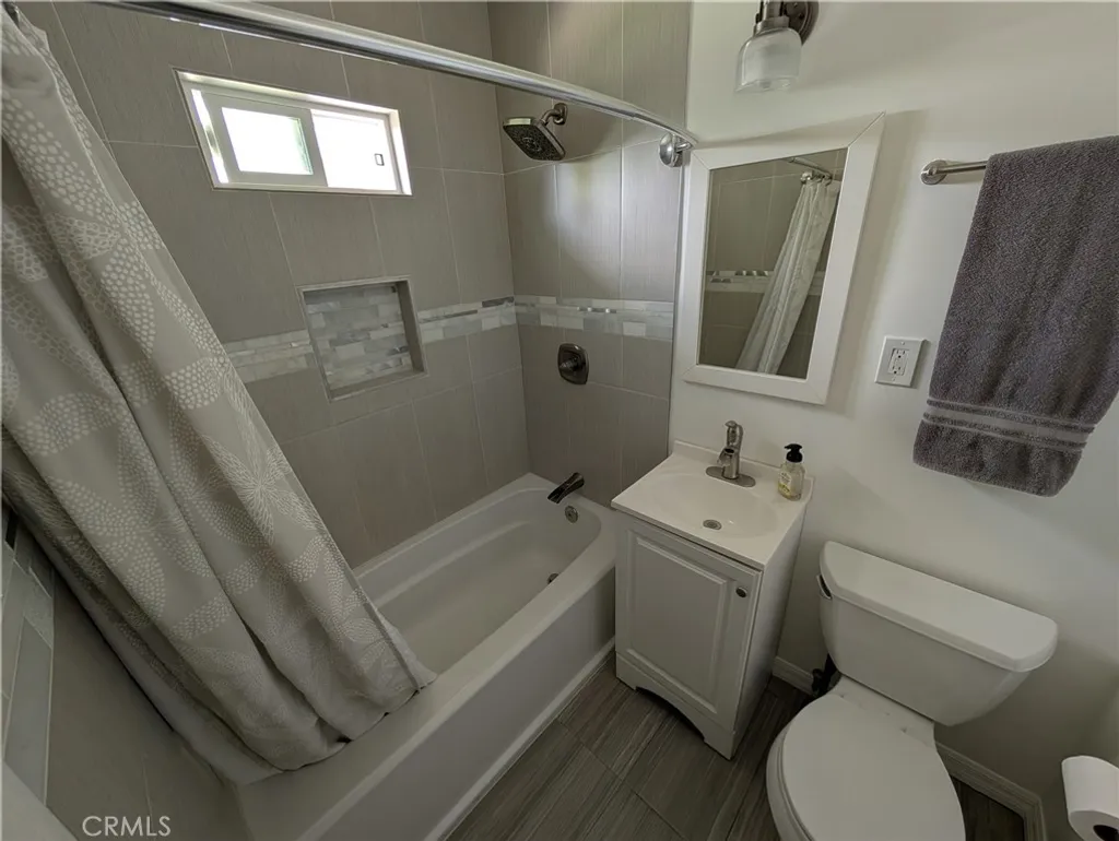 Additional image 13 of 23130 Victory Blvd, Woodland Hills, CA 91367