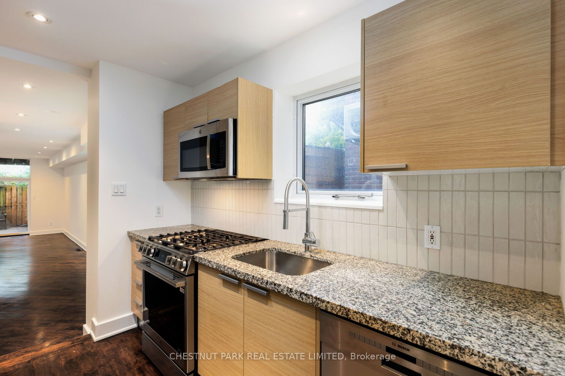 Additional image 6 of Main Fl-734 Huron Street, Toronto, ON, M4V 2W3