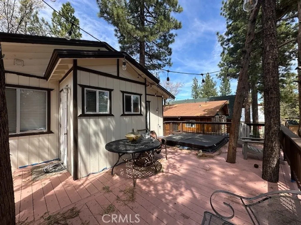 245 Sunset Ln, Sugarloaf, CA 92386