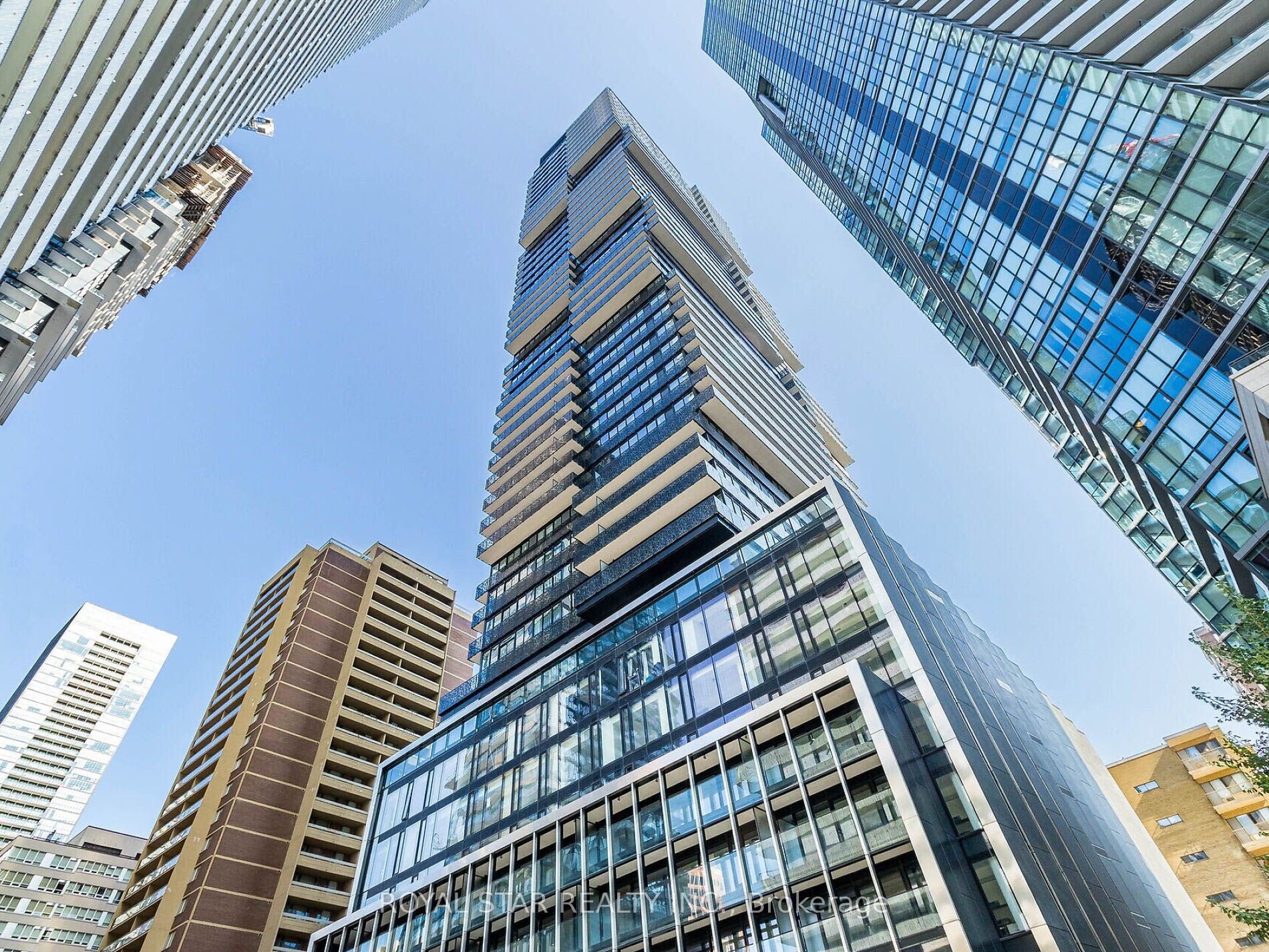 2706-55 Charles Street E, Toronto, ON, M4Y 0J1