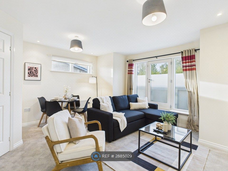 2 bed flat to rentCorinne Court, Cheltenham GL51
