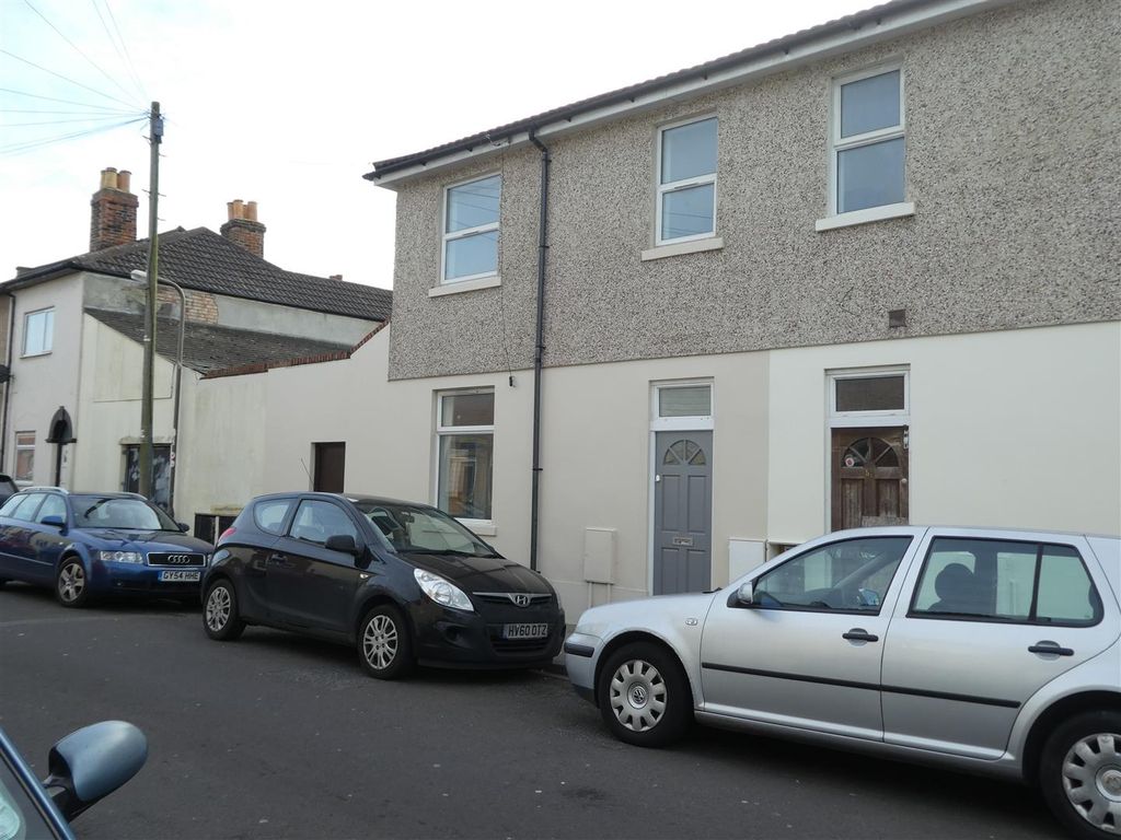 2 bed end terrace house to rentLangley Road, Portsmouth, Hants PO2