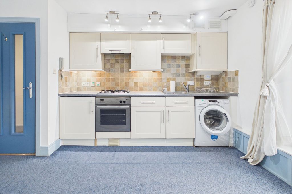 2 bed flat to rentFlat 1, 141 Highgate, Kendal LA9 photo 5