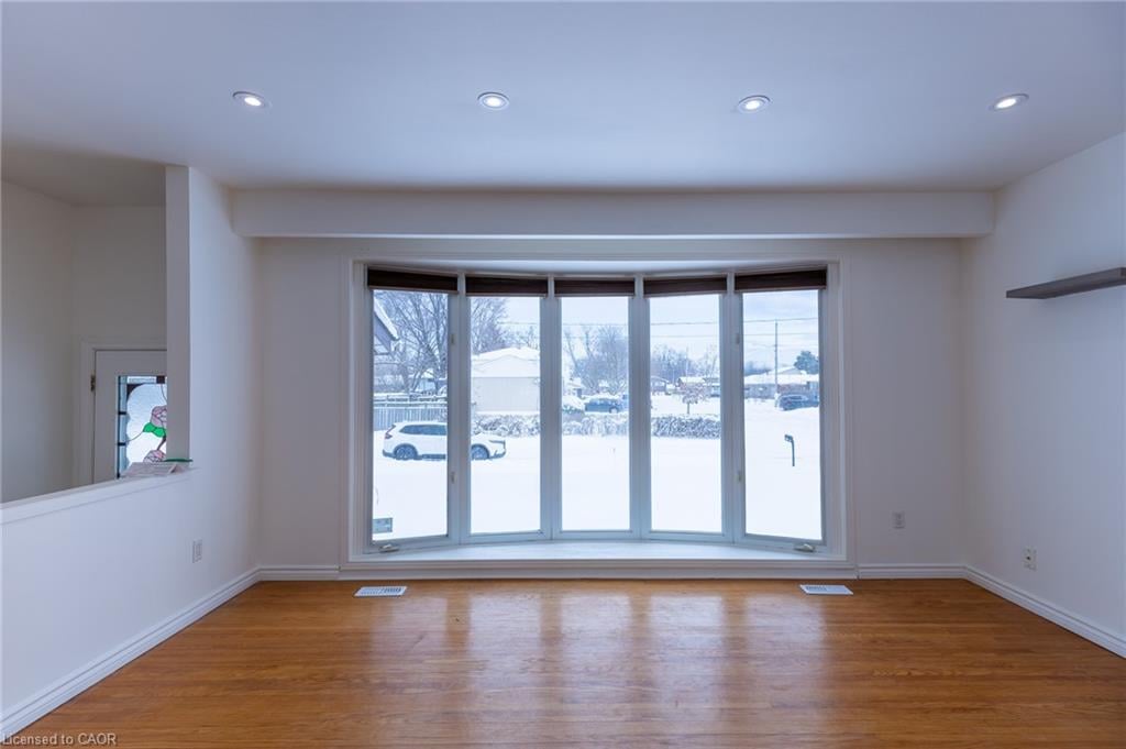 Additional image 4 of Main-1 Eldrid Court, Grimsby, ON, L3M 1Z1