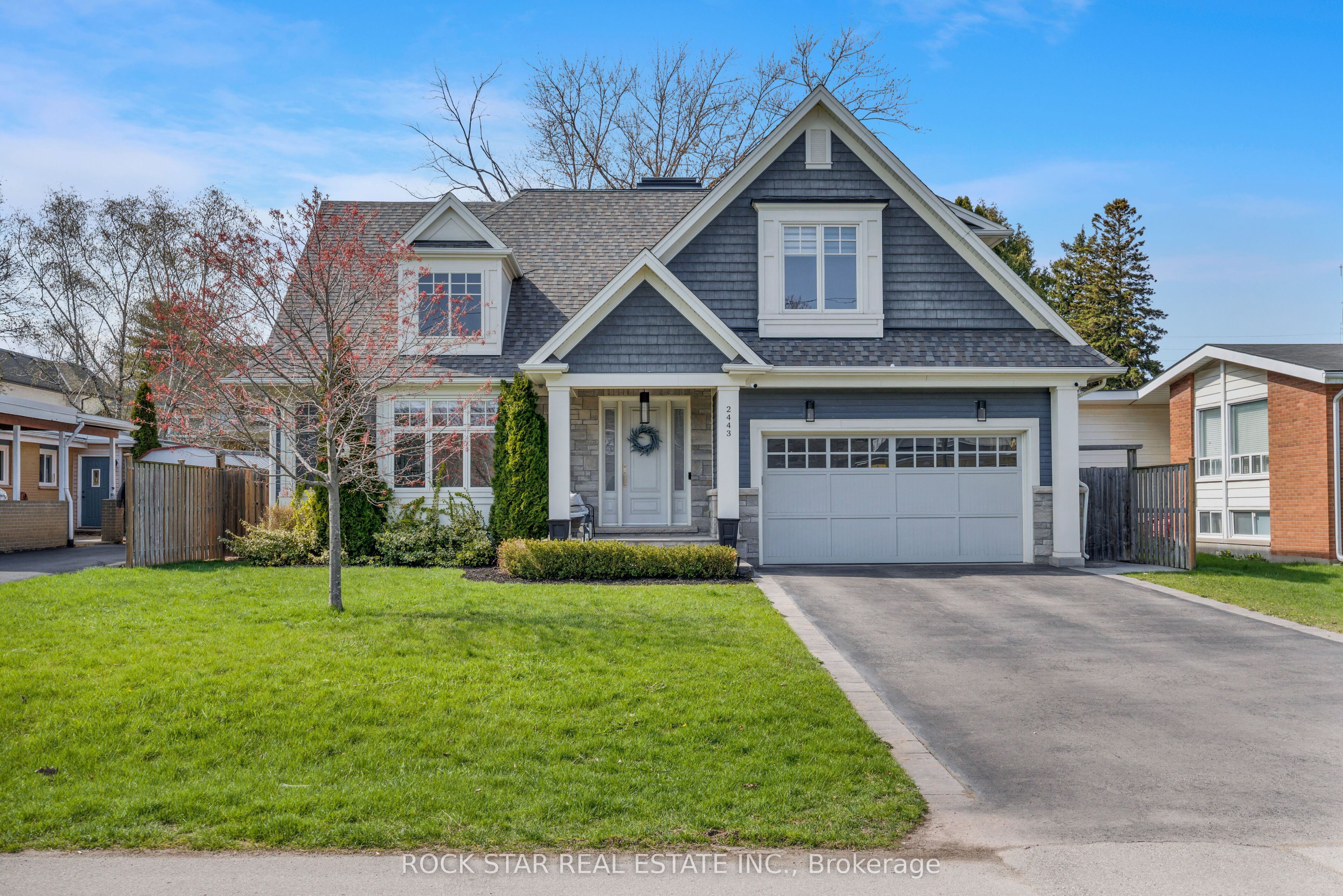 2443 Applewood Drive, Oakville, ON, L6L 1V7