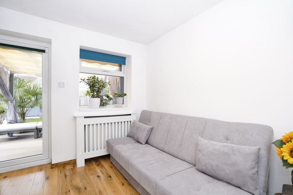 Additional image 10 of 4 bed semi-detached house for saleBeechwood Court, Dunstable LU6