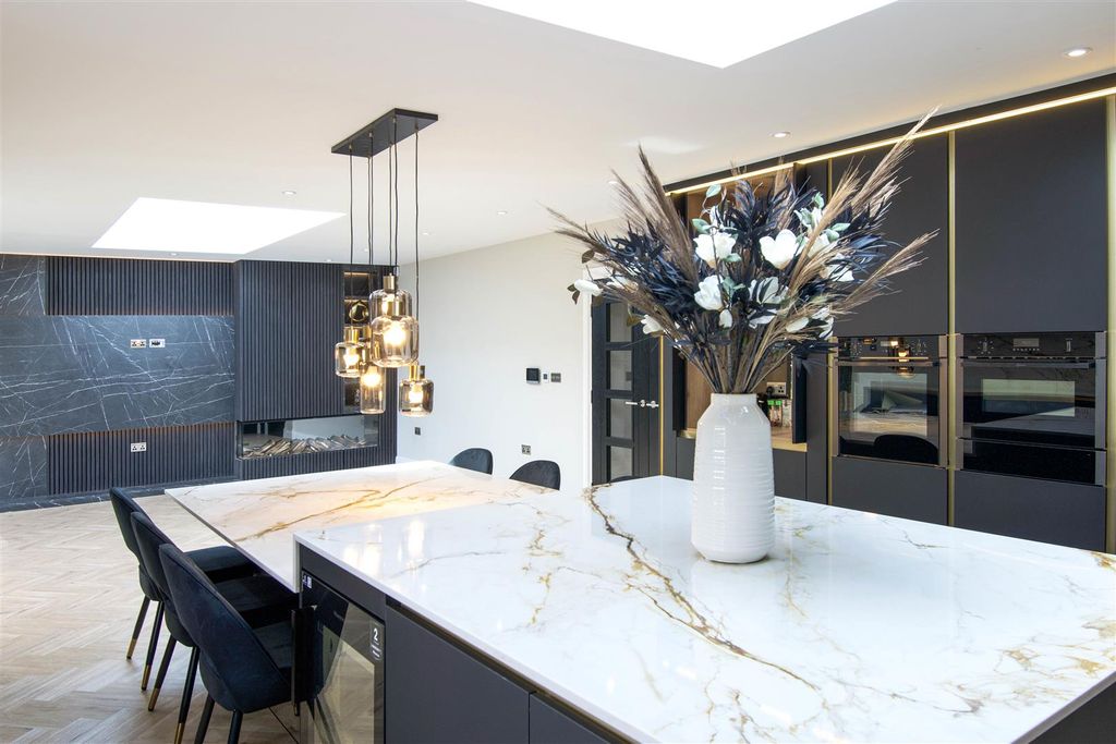 Additional image 10 of 5 bed detached house to rentLichfield Road, Four Oaks, Sutton Coldfield B74