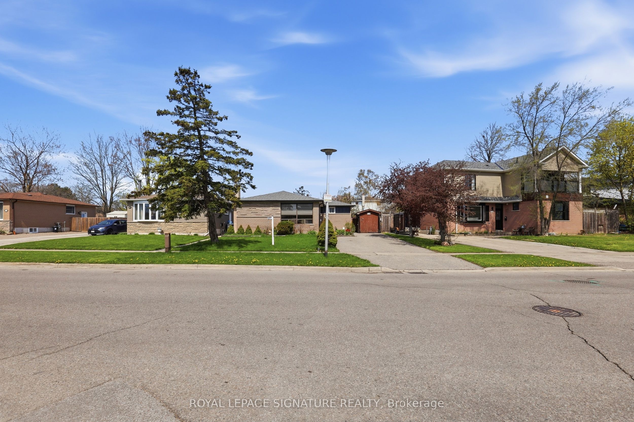 216 Folkstone Crescent, Brampton, ON, L6T 3N6 photo 3