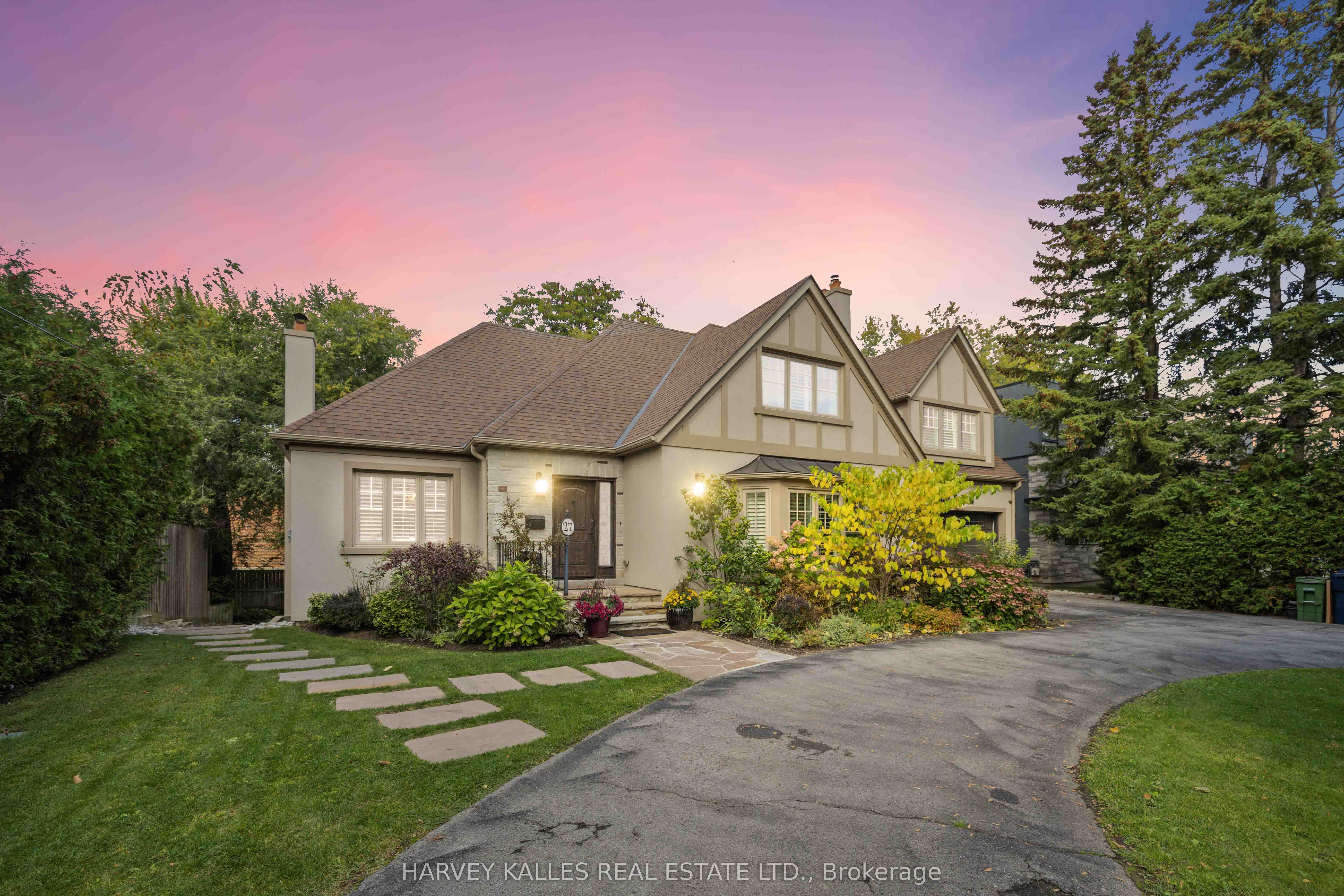27 Ashley Park Road, Toronto, ON, M9A 4C9