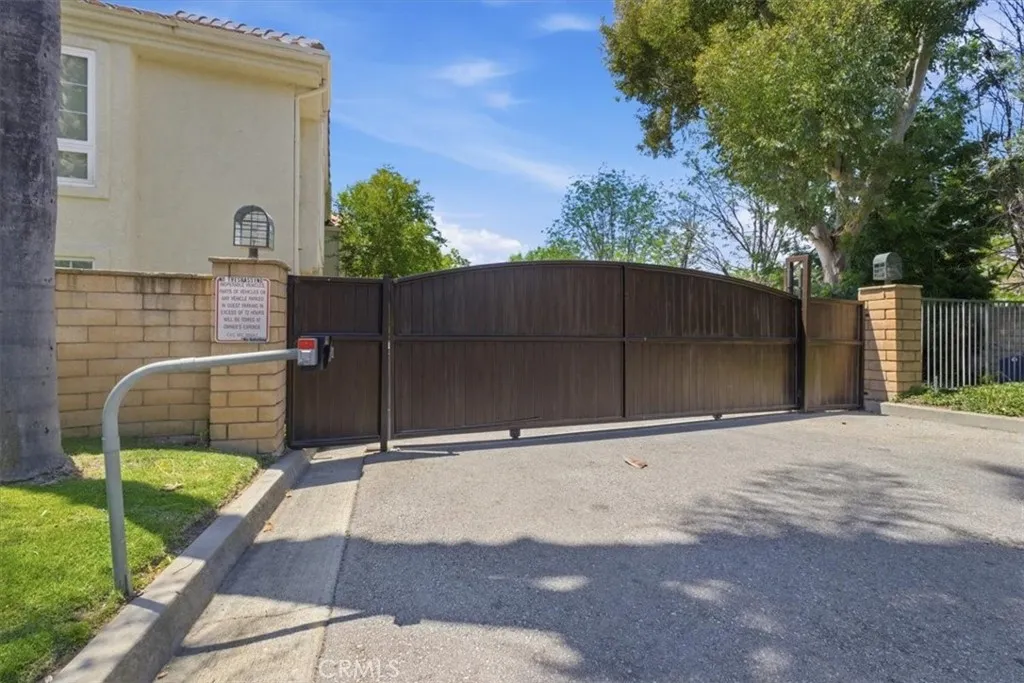 4201 Las Virgenes Rd, Calabasas, CA 91302