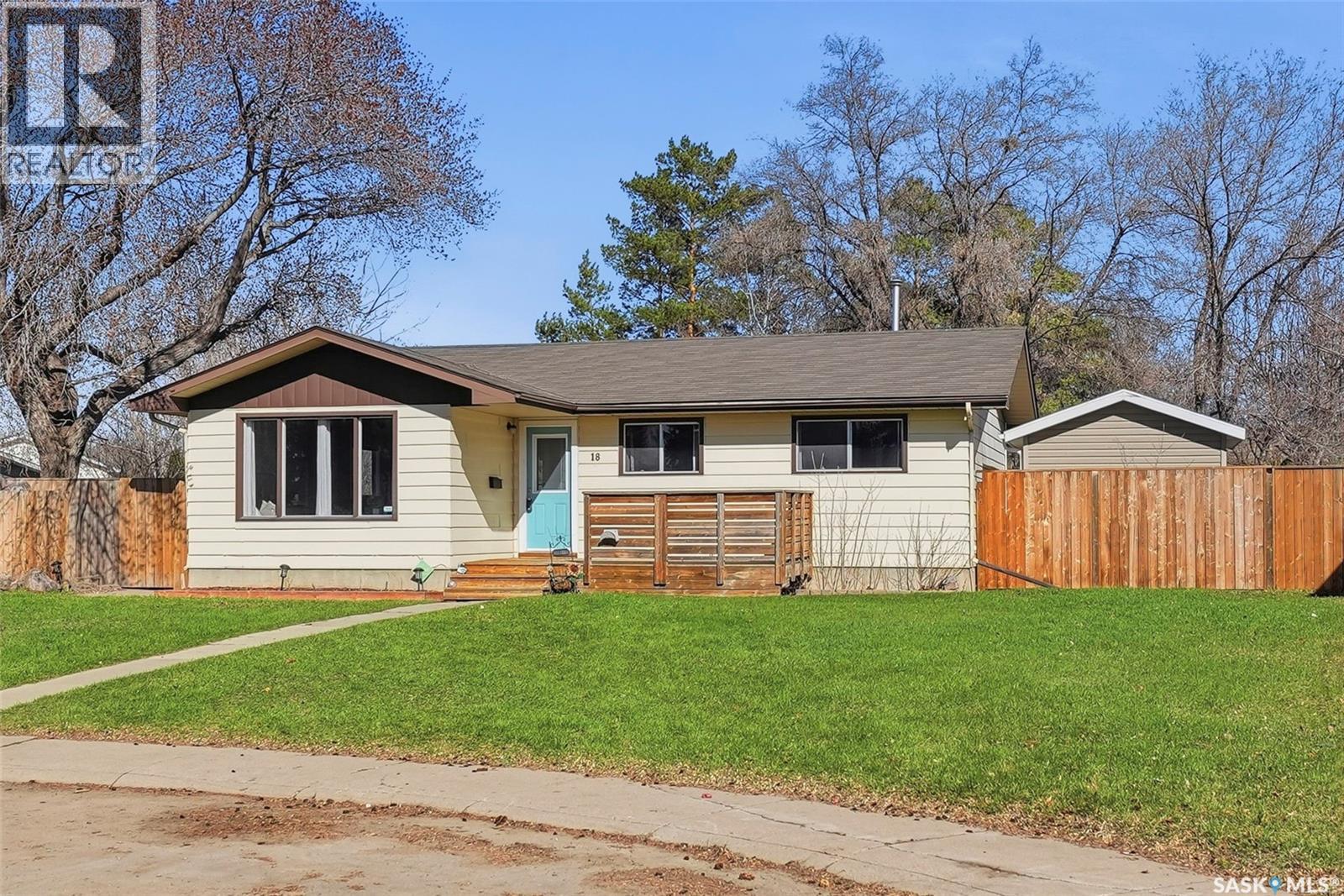 18 Mackie CRESCENT