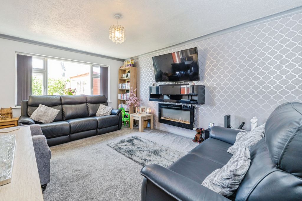 Additional image 3 of 4 bed detached house for saleHeysham Close, Lincoln LN5