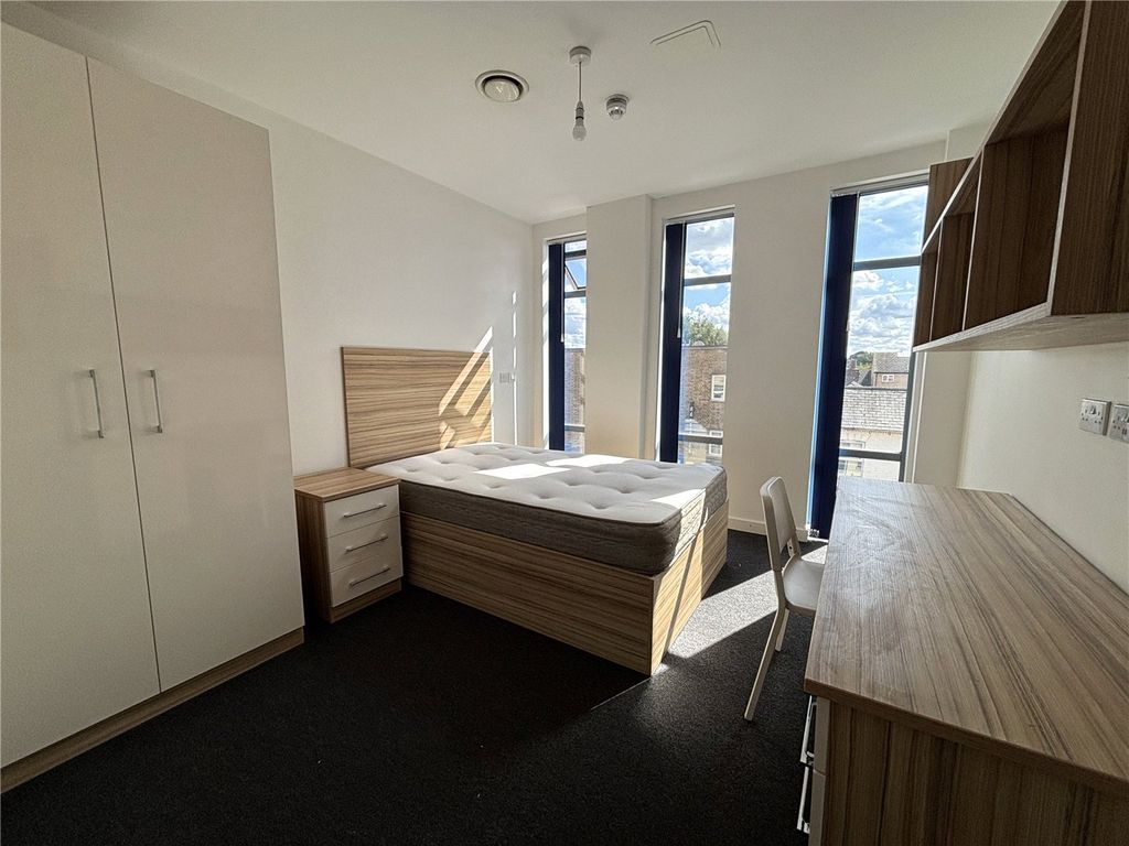 9 bed flat to rentWellingborough Road, Northampton, Northamptonshire NN1