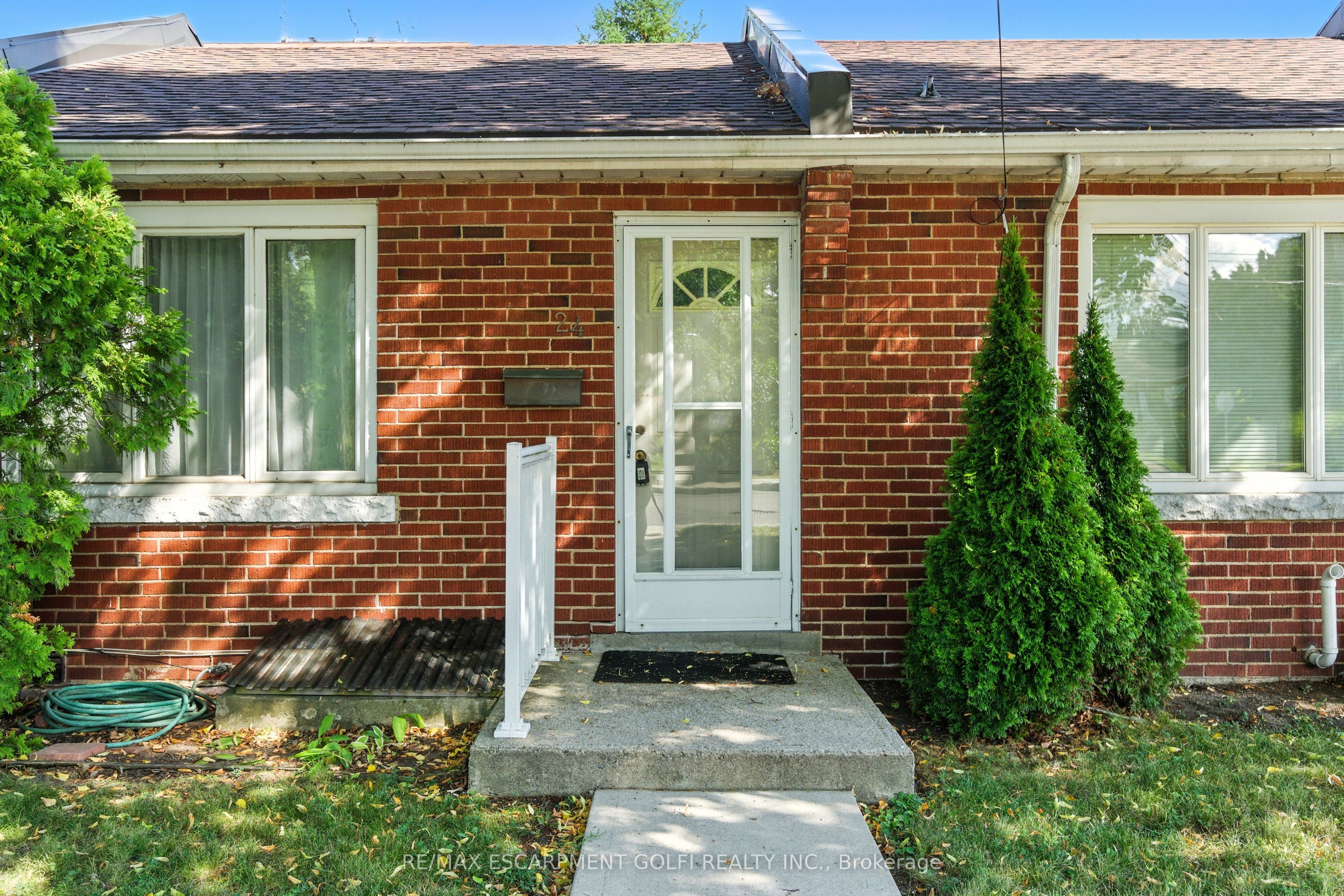 24 Macklin Street N, Hamilton, ON, L8S 3S1
