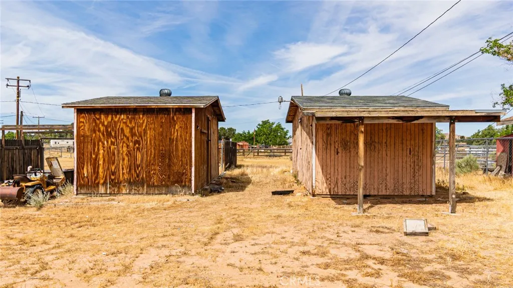 14280 Navajo Rd, Apple Valley, CA 92307