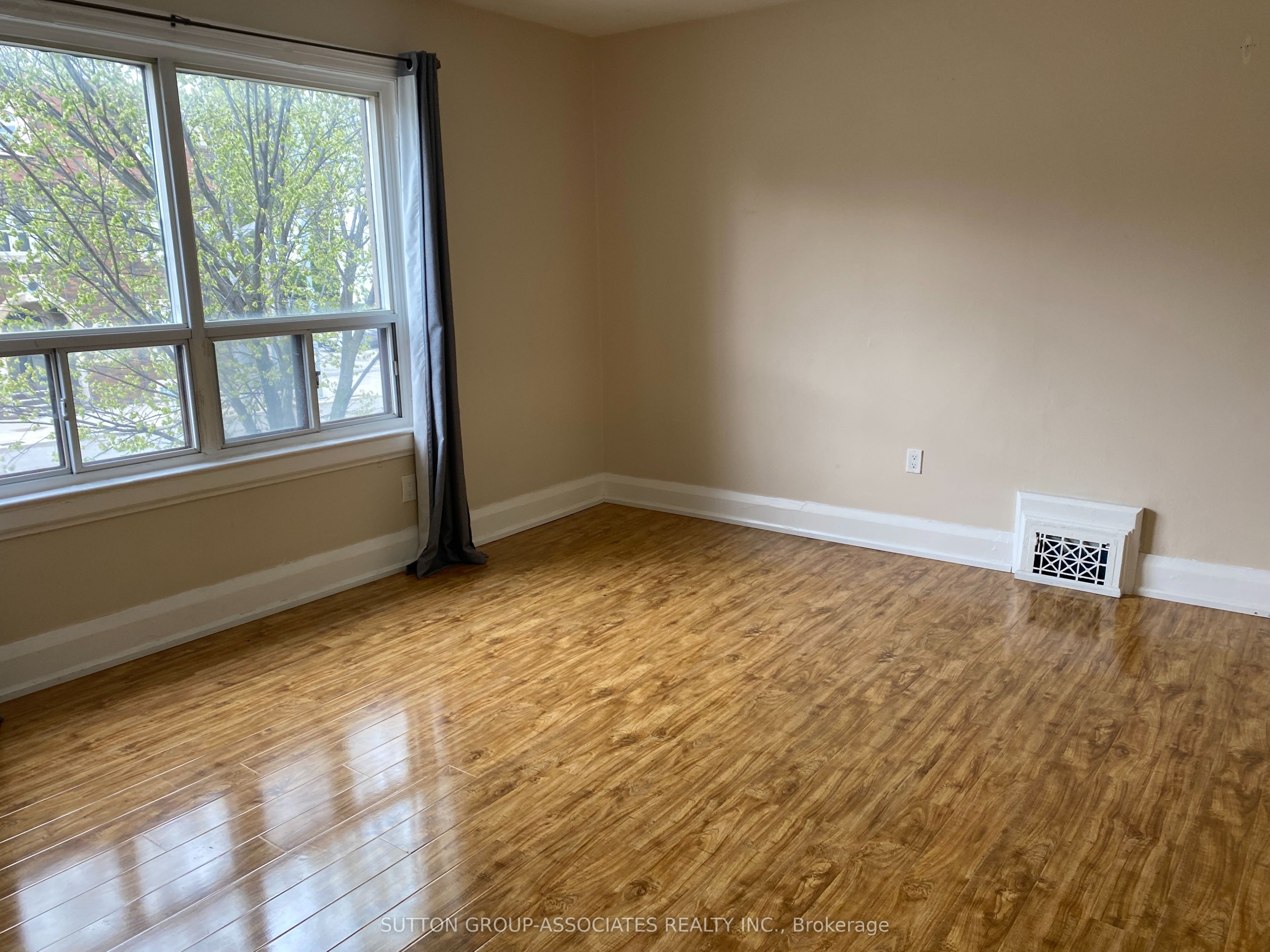 Additional image 3 of 651 St Clair Avenue W, Toronto, ON, M6C 1A7