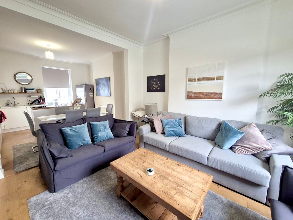 Additional image 4 of 3 bed flat to rentBradenham Place, Penarth CF64