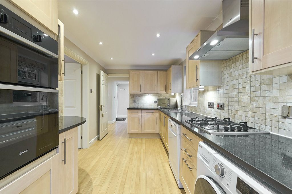 Additional image 18 of 4 bed detached house to rentSaint Andrews Gardens, Cobham, Surrey KT11