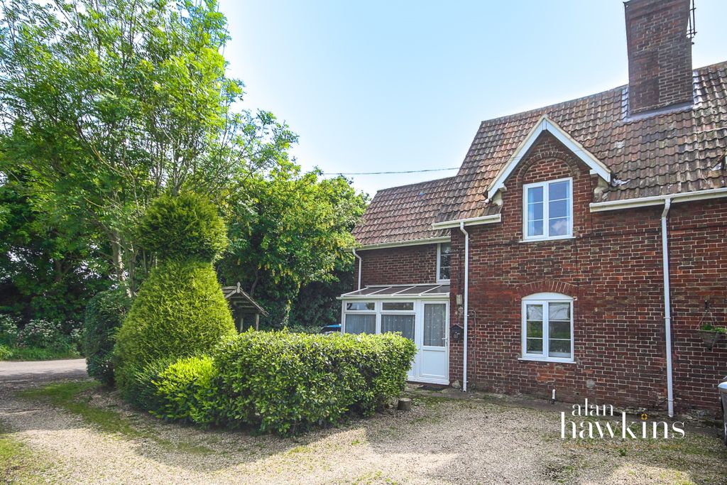 2 bed semi-detached house to rentSpillmans Cottages, Hilmarton SN11