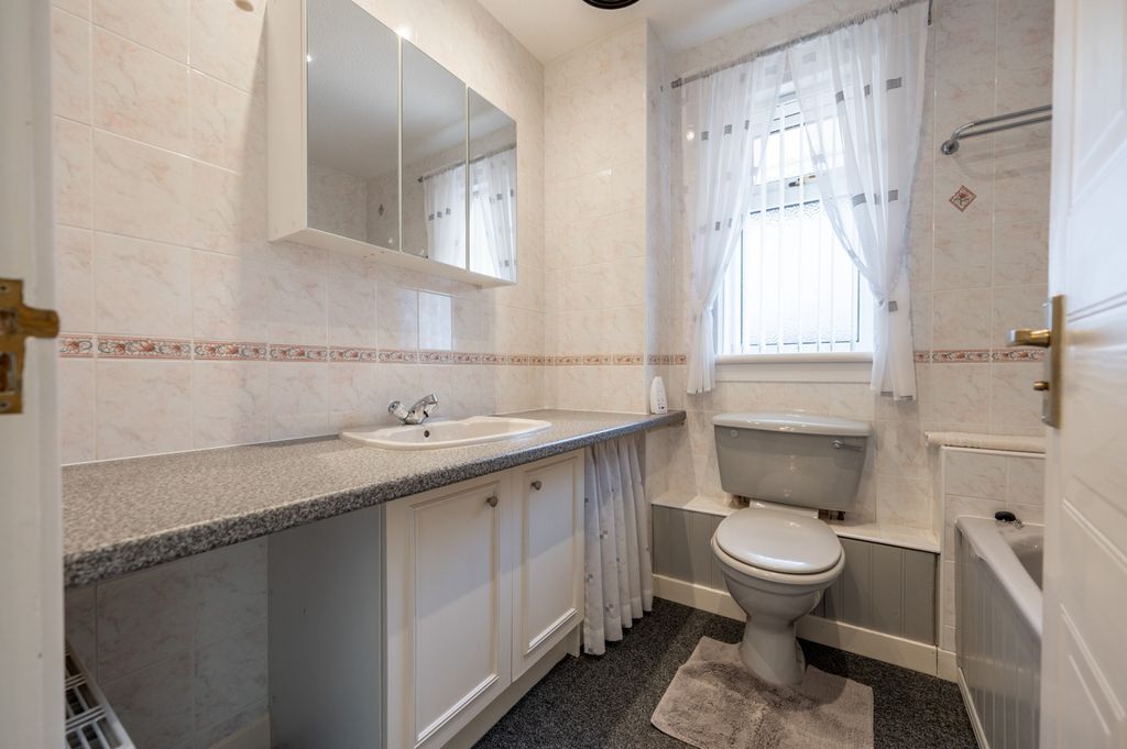 Additional image 9 of 2 bed detached bungalow to rentBroomhill Crescent, Alexandria, West Dunbartonshire G83
