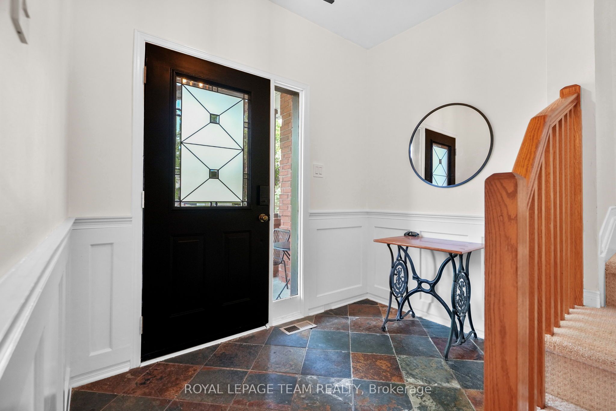 Additional image 2 of 2122 Saunders Avenue, Ottawa, ON, K2A 4C7