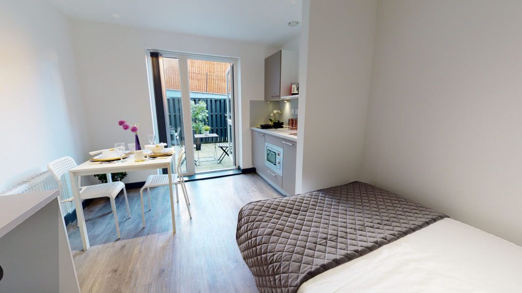 Studio to rentDumfries Street, Luton LU1 photo 2