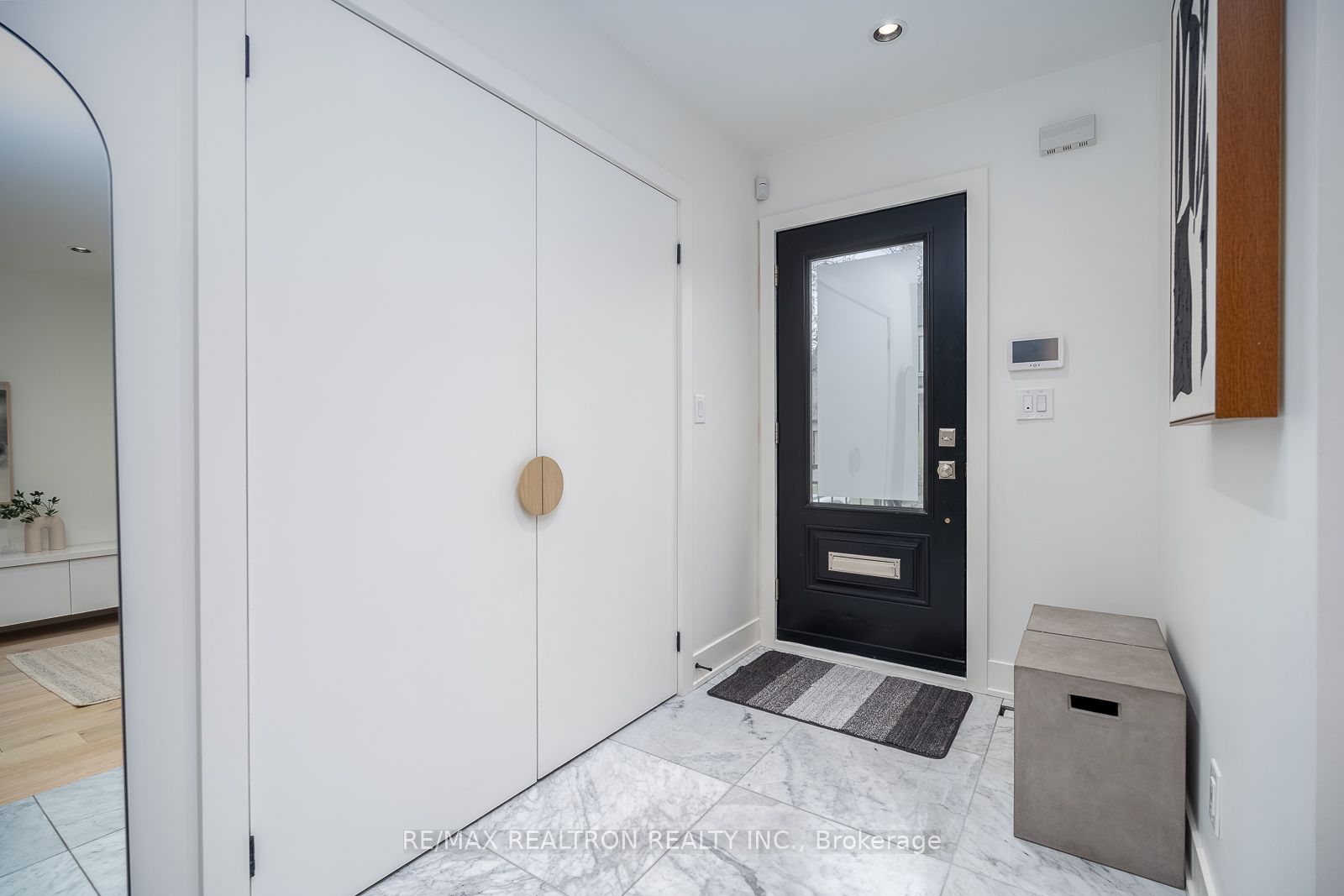 Additional image 3 of 16 Peveril Hill N, Toronto, ON, M6C 3B1