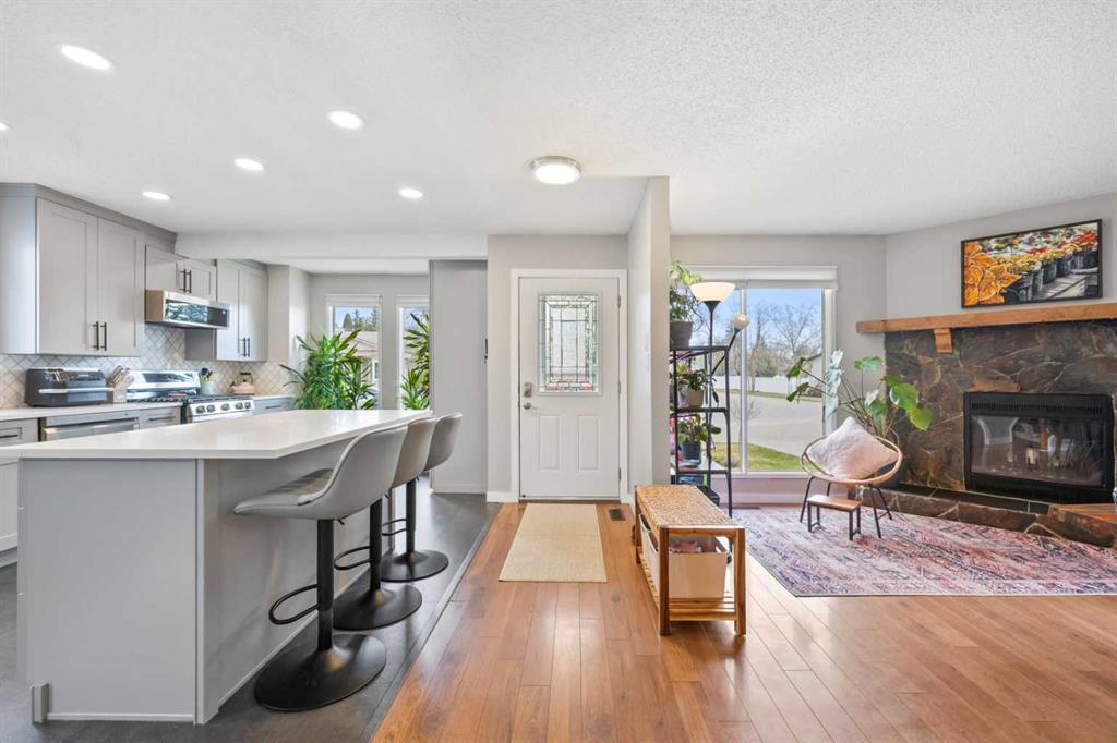 Additional image 2 of 11 Deersaxon Circle SE, Calgary, AB, T2J 6V8