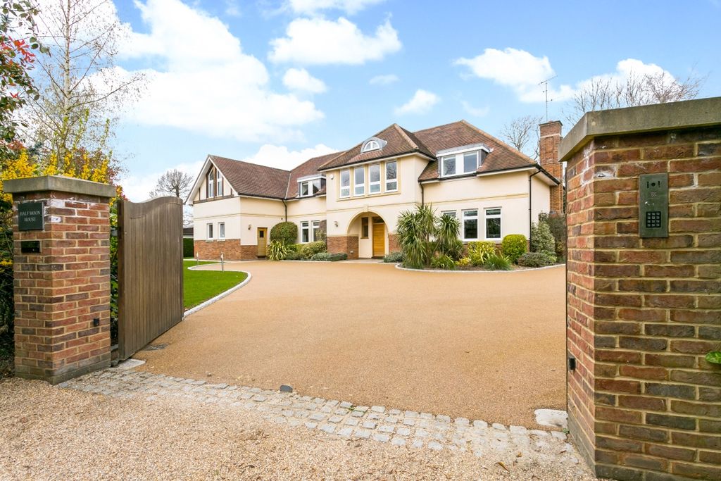 6 bed detached house to rentPenn Road, Knotty Green, Beaconsfield HP9