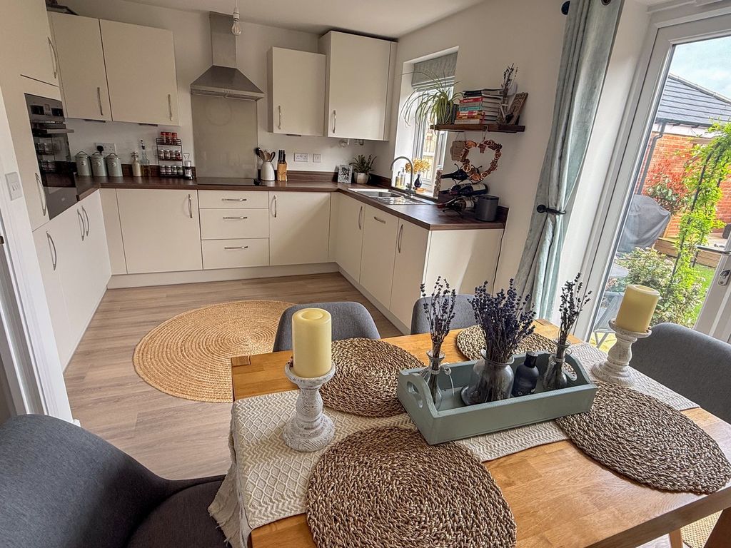 Additional image 4 of 3 bed town house for saleGarrison Meadows, Donnington, Newbury RG14