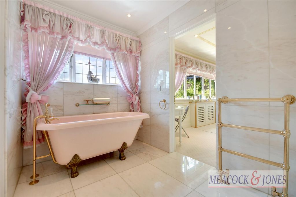 Additional image 21 of 7 bed detached house for saleHutton Mount, Brentwood CM13