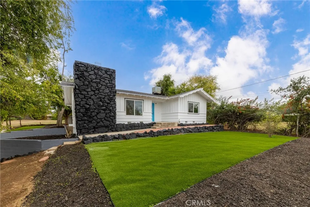 12449 6th St, Yucaipa, CA 92399 photo 2